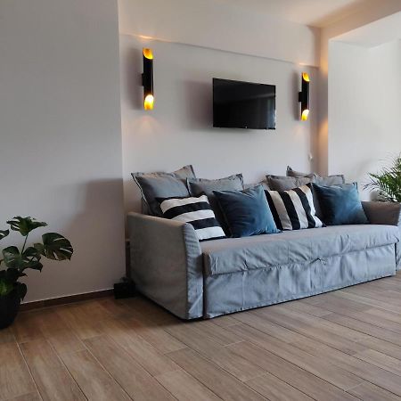 Sunny New Lovely Apartment 60 Meters From The Metro Афины Экстерьер фото