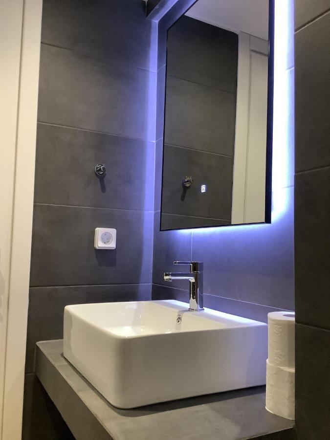 Sunny New Lovely Apartment 60 Meters From The Metro Афины Экстерьер фото