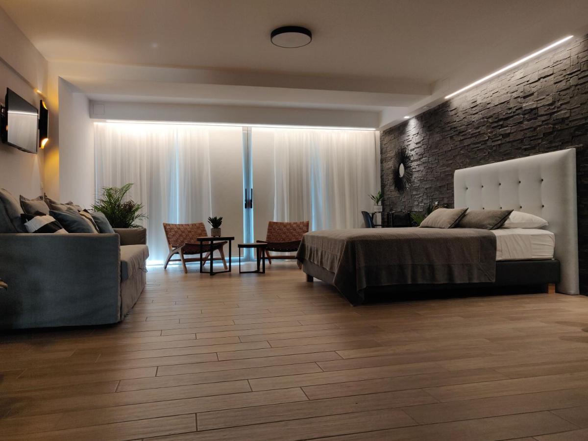 Sunny New Lovely Apartment 60 Meters From The Metro Афины Экстерьер фото