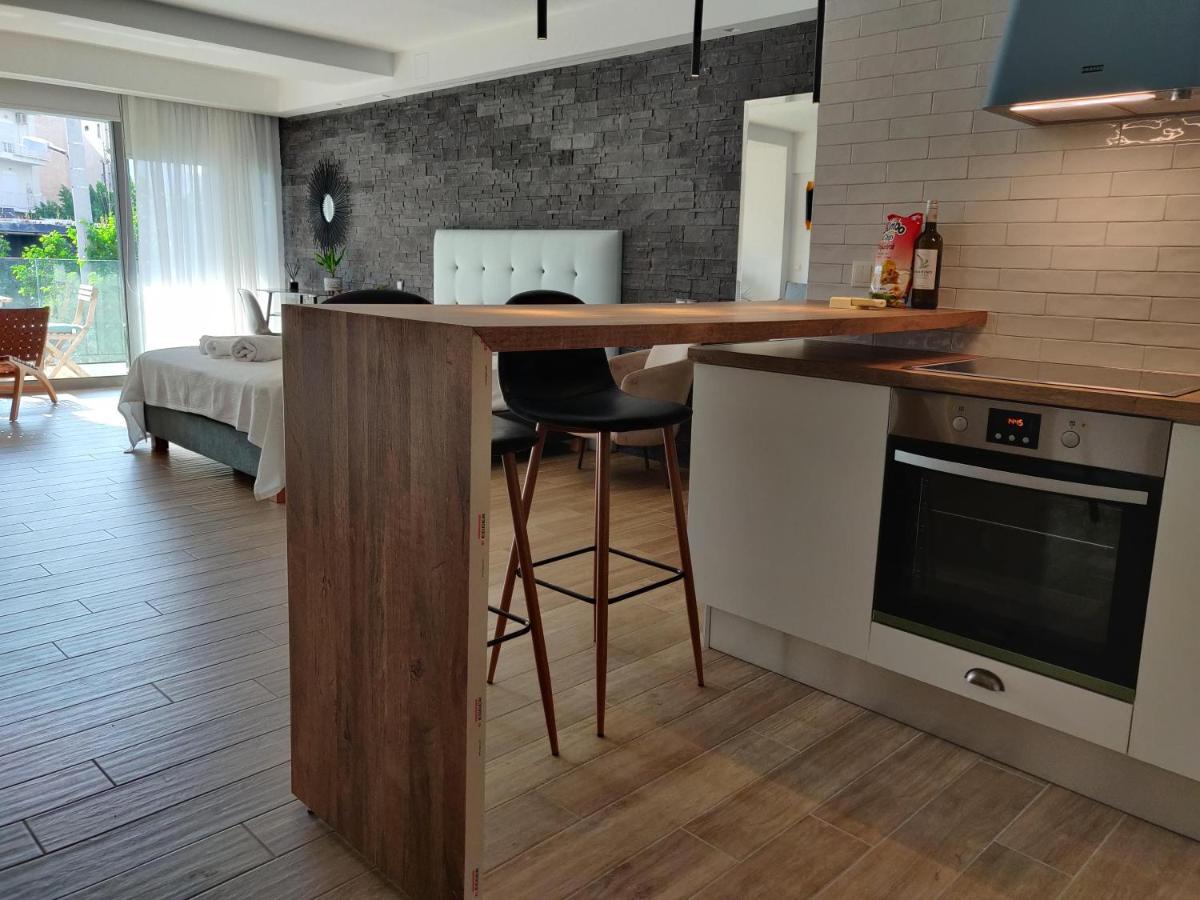 Sunny New Lovely Apartment 60 Meters From The Metro Афины Экстерьер фото